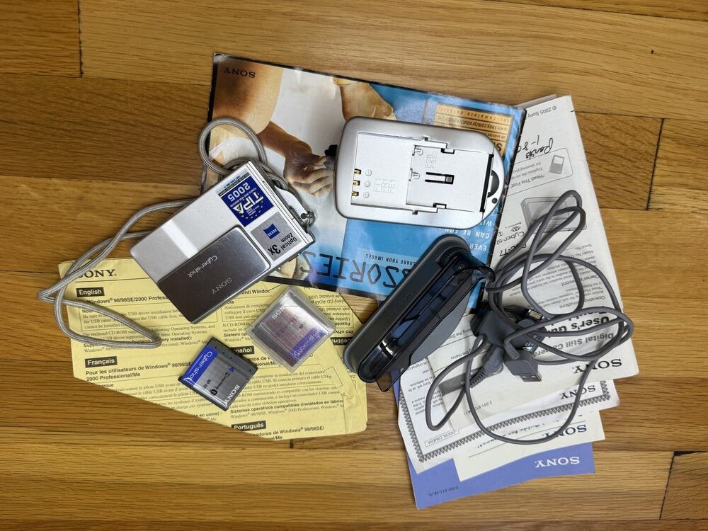 Sony Cyber-shot DSC-T1 5MP Digital Camera Silver 3x Zoom Carl Zeiss Y2K Bundle